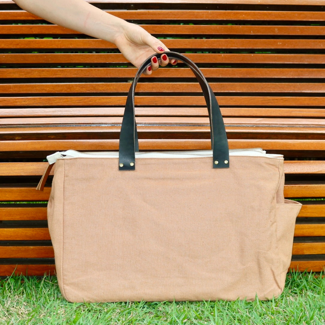 Bolsa Wallow Caramelo com Alça de Couro Preto com Zíper