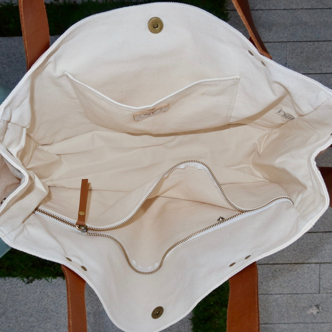 Bolsa Wallow Bege com Alça de Couro Marrom