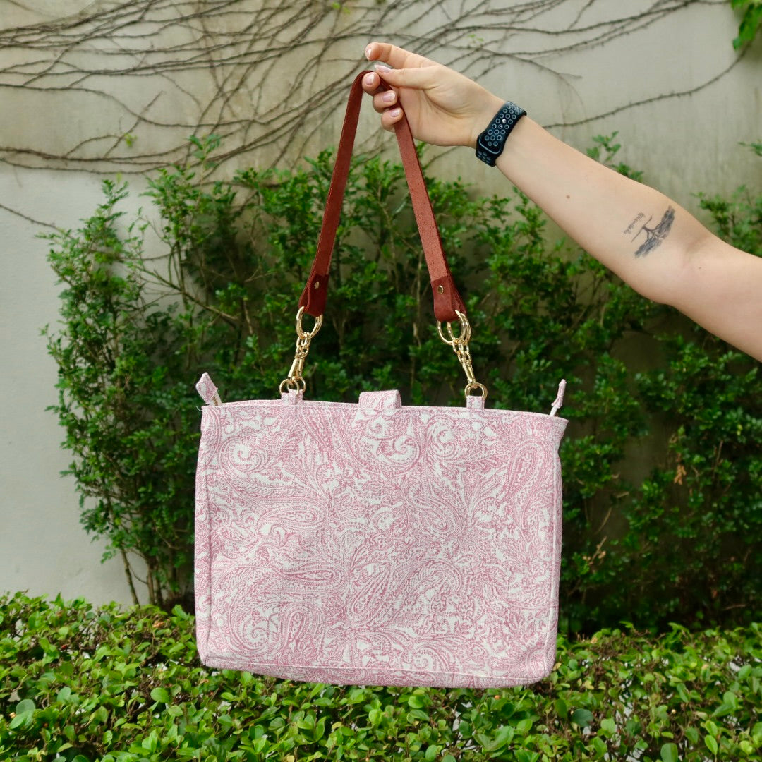 Bolsa Katrin Arabesque Rosa com Alças de Corrente e Couro Marrom