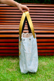 Bolsa Wallow Azul com Alça de Couro Dourado