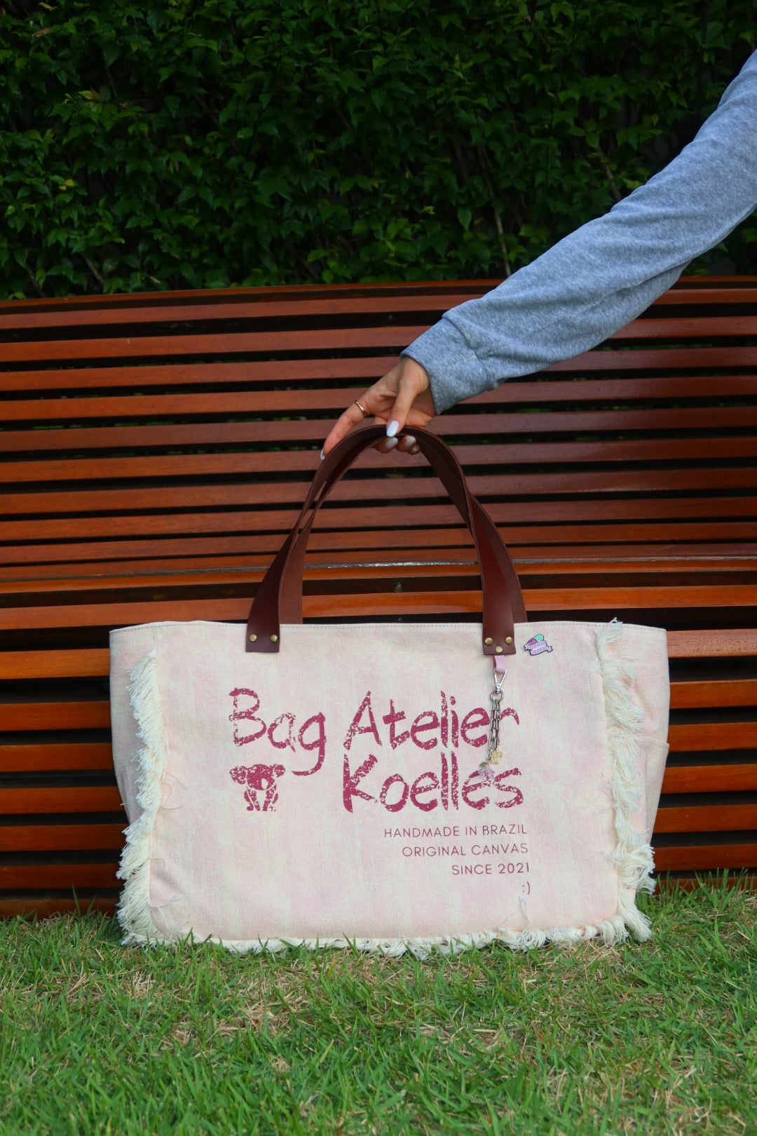 Bolsa Wallow Lilac com Alça de Couro Marrom com Zíper