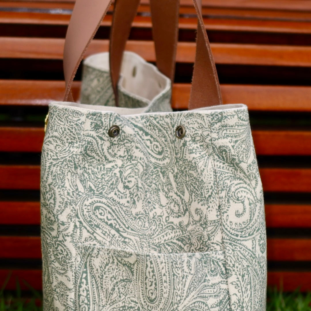 Bolsa Wallow Arabesque Verde com Alça de Couro Bege