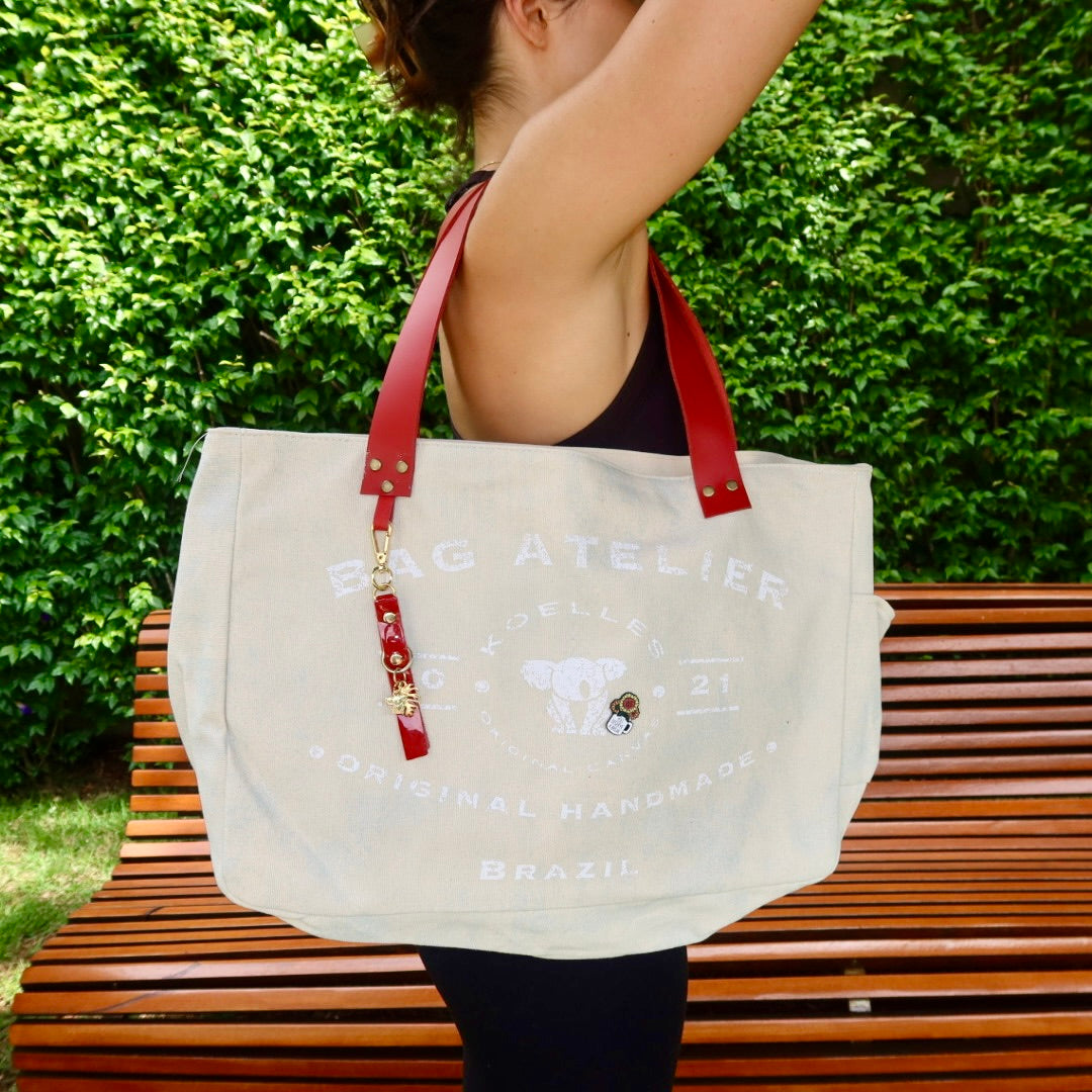 Bolsa Wallow Azul com Alça de Couro Vermelha