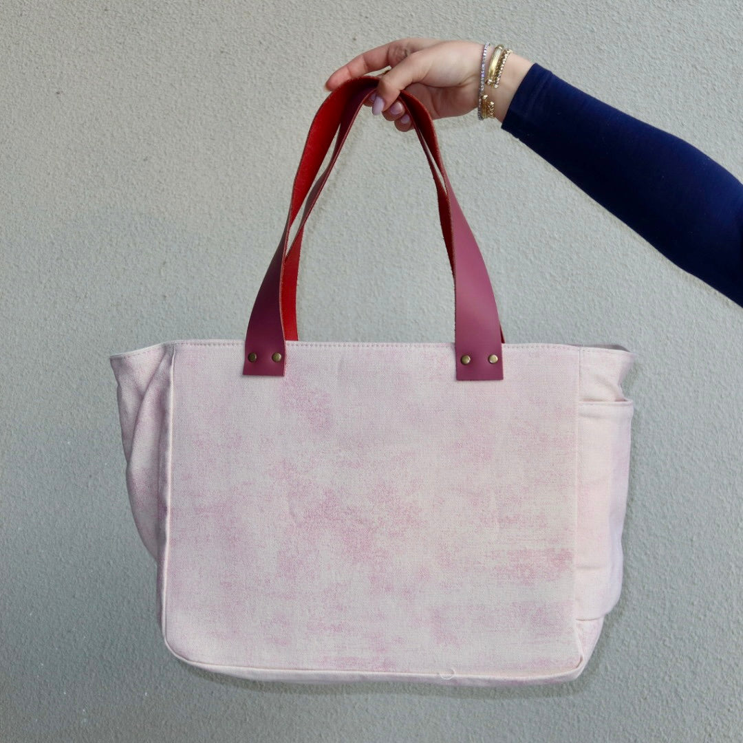 Bolsa Nuna Lilac com Alças de Couro Rosa Escuro