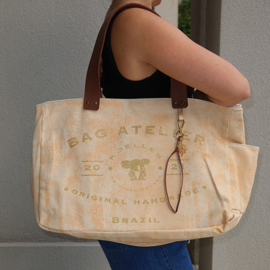 Bolsa Wallow Laranja com Alça de Couro Marrom