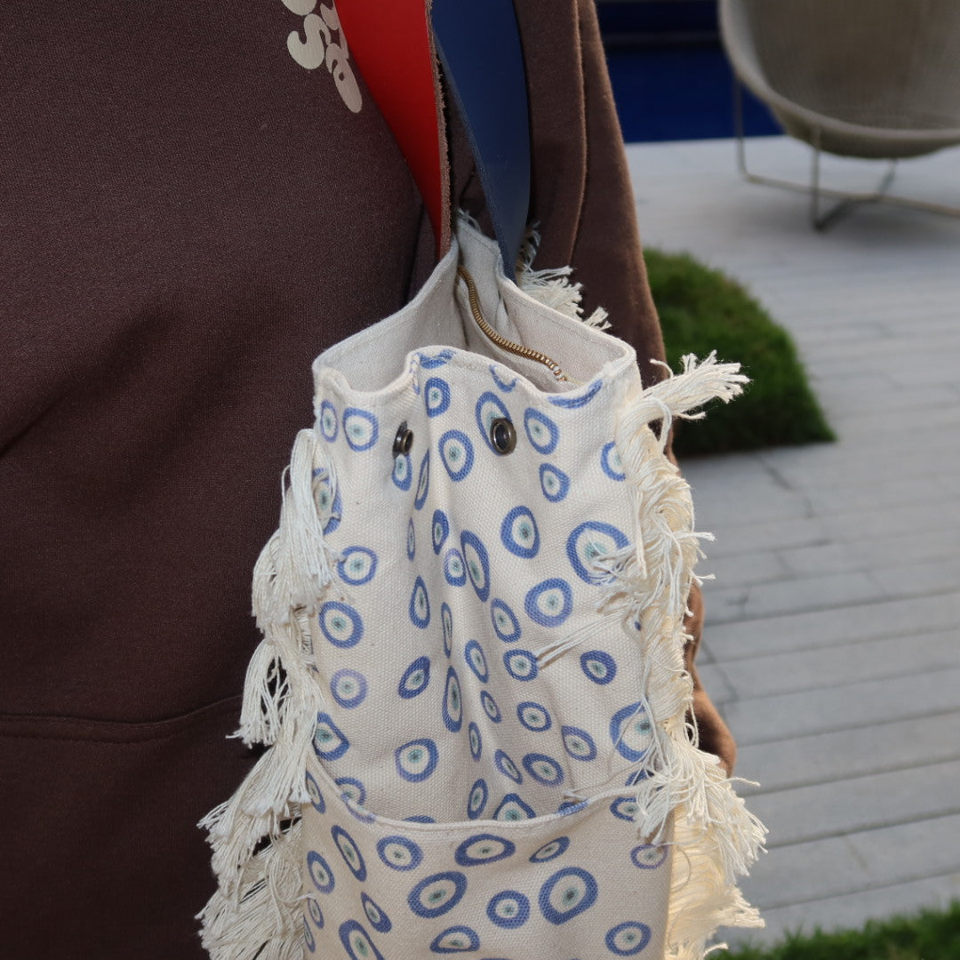 Bolsa Wallow Good Vibes Azul com Alça de Couro Azul e Vermelho com Zíper