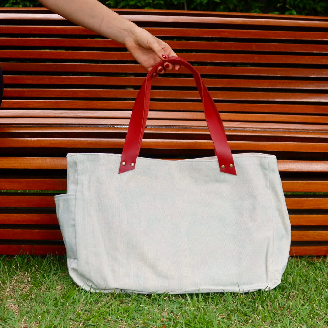 Bolsa Wallow Azul com Alça de Couro Vermelho