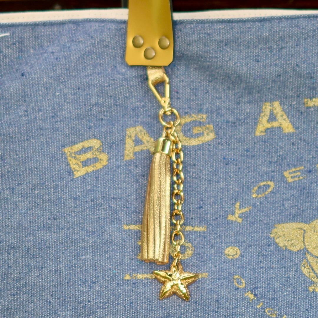 Bolsa Wallow Jeans Claro com Alça de Couro Dourado