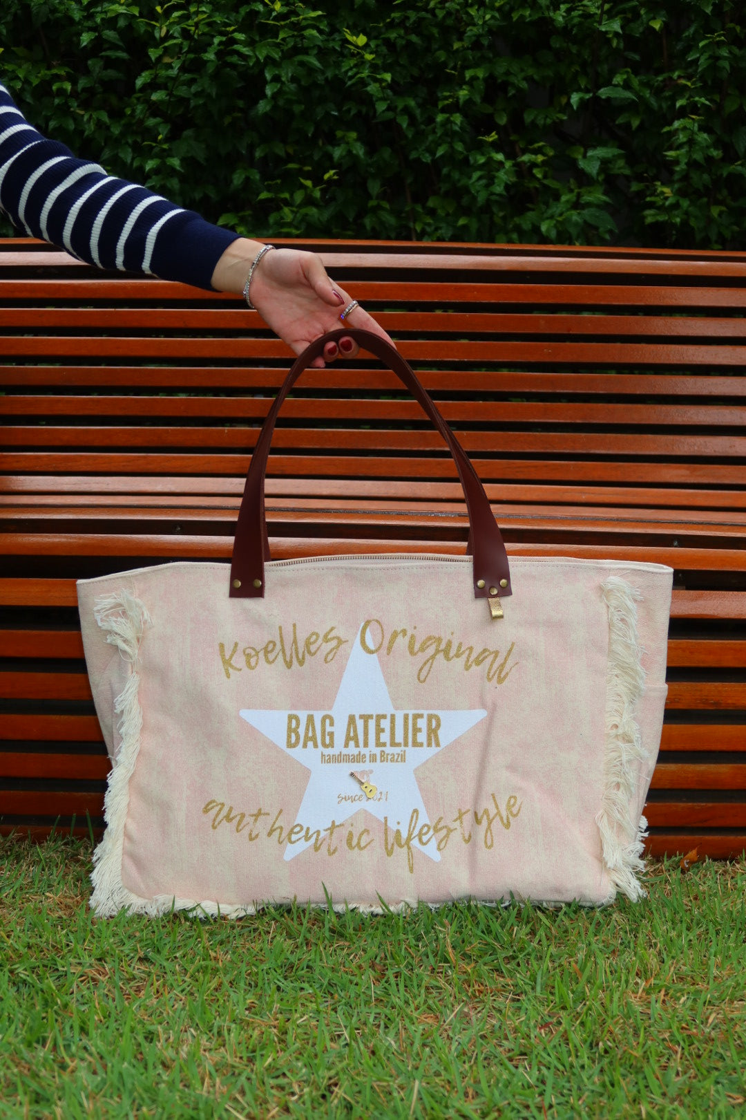 Bolsa Wallow Lilac com Alça de Couro Marrom com Zíper