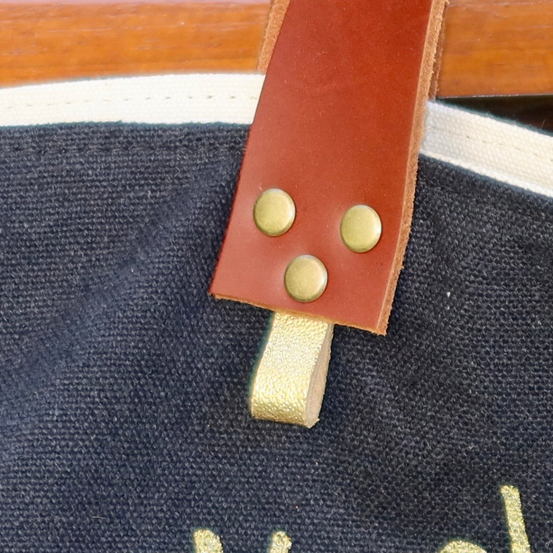 Bolsa Wallow Jeans Preto com Alça de Couro Marrom