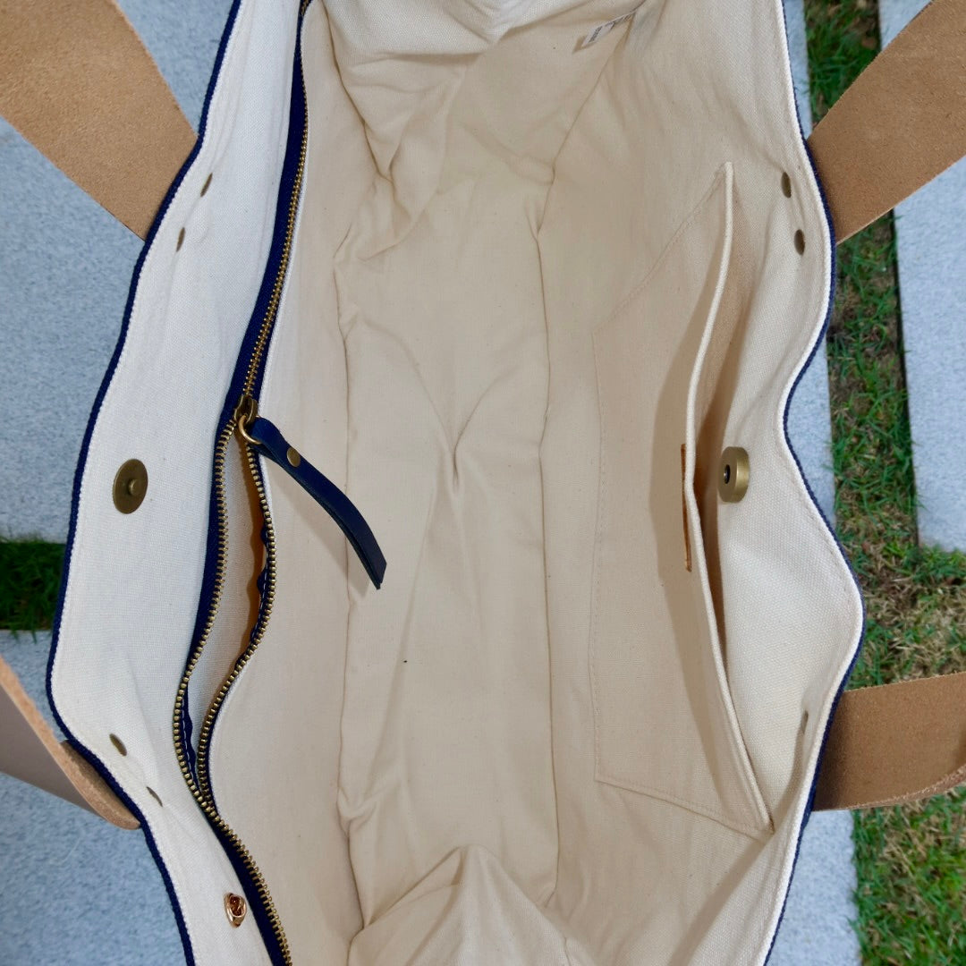 Bolsa Wallow Marinho com Alça de Couro Off White