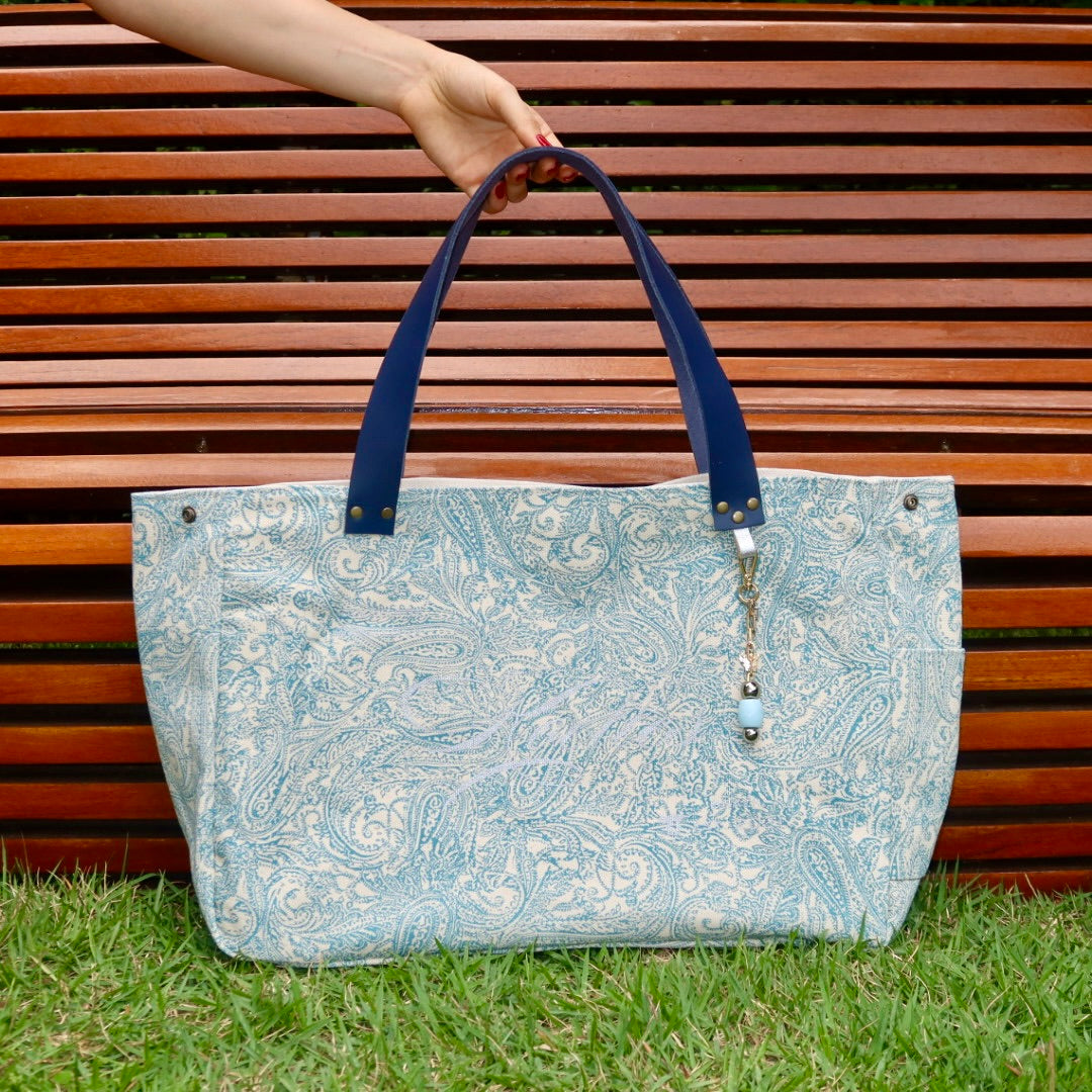 Bolsa Wallow Arabesque Turquesa com Alça de Couro Marinho