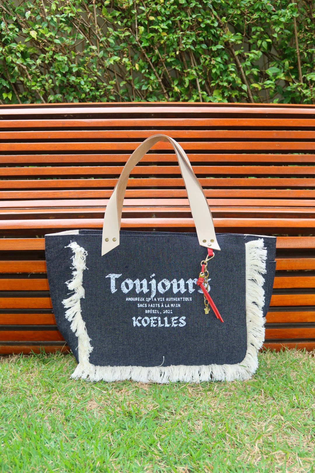 Bolsa Nuna Jeans Preto com Alças de Couro Off White com Zíper