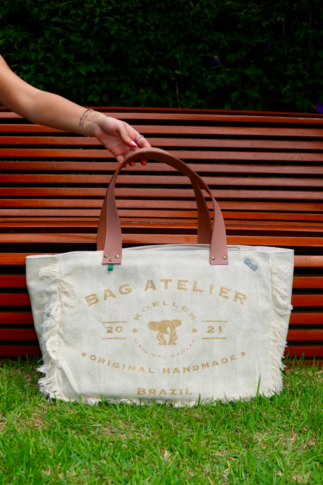 Bolsa Wallow Verde com Alça de Couro Bege com Zíper