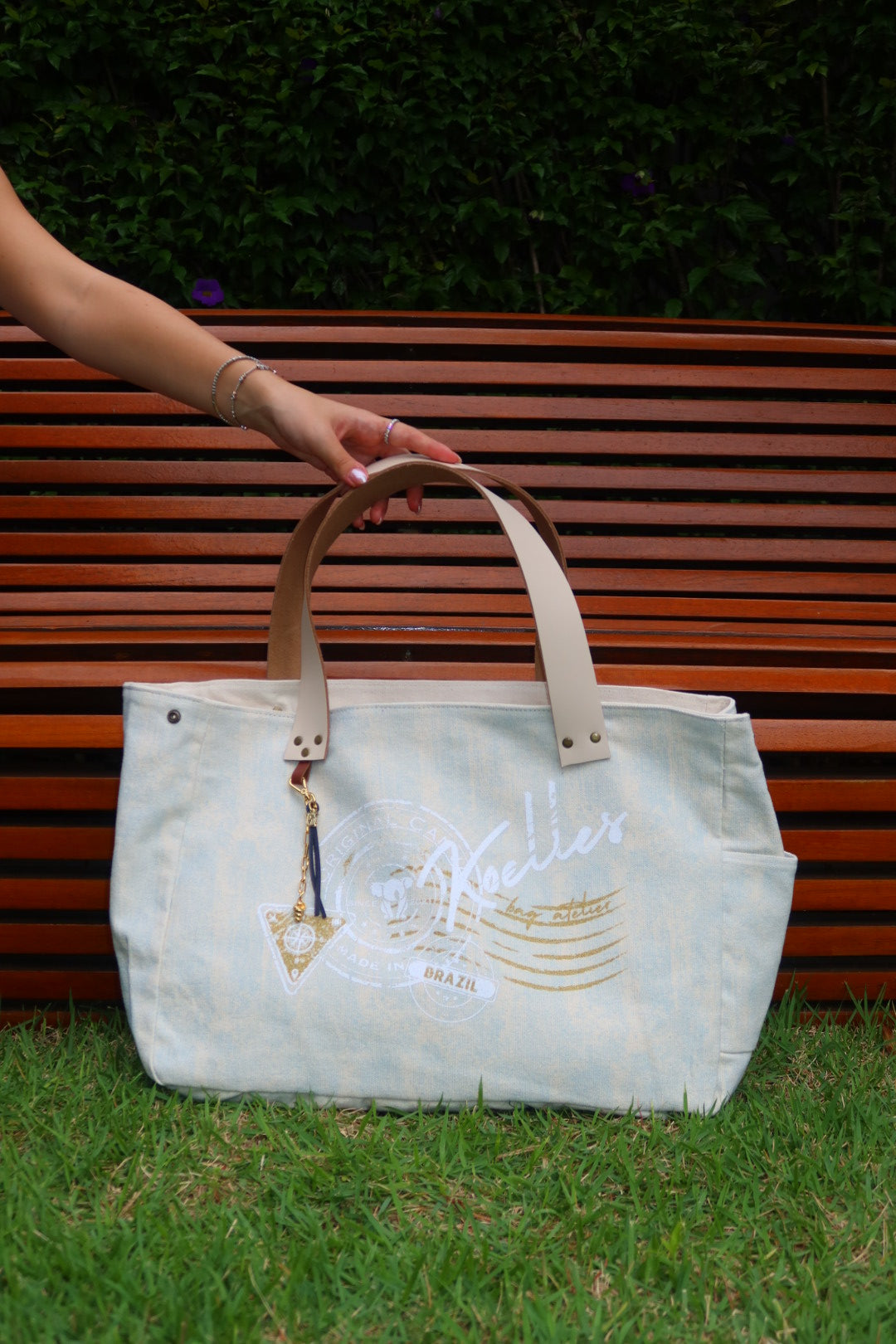 Bolsa Wallow Azul com Alça de Couro Off White