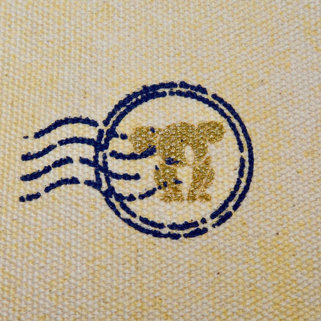 Necessaire Flat Amarela Estampada (Marinho e Dourado)