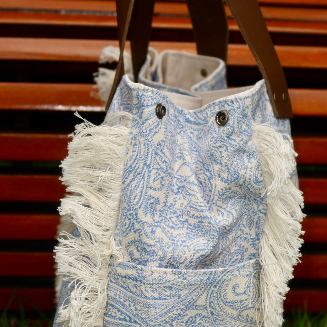 Bolsa Wallow Arabesque Azul com Alça de Couro Marrom