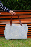 Bolsa Wallow Arabesque Azul com Alça de Couro Marrom