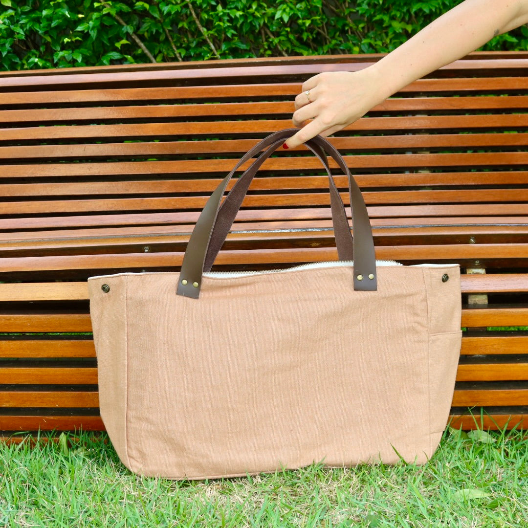 Bolsa Wallow Caramelo com Alça de Couro Marrom Escuro com Zíper