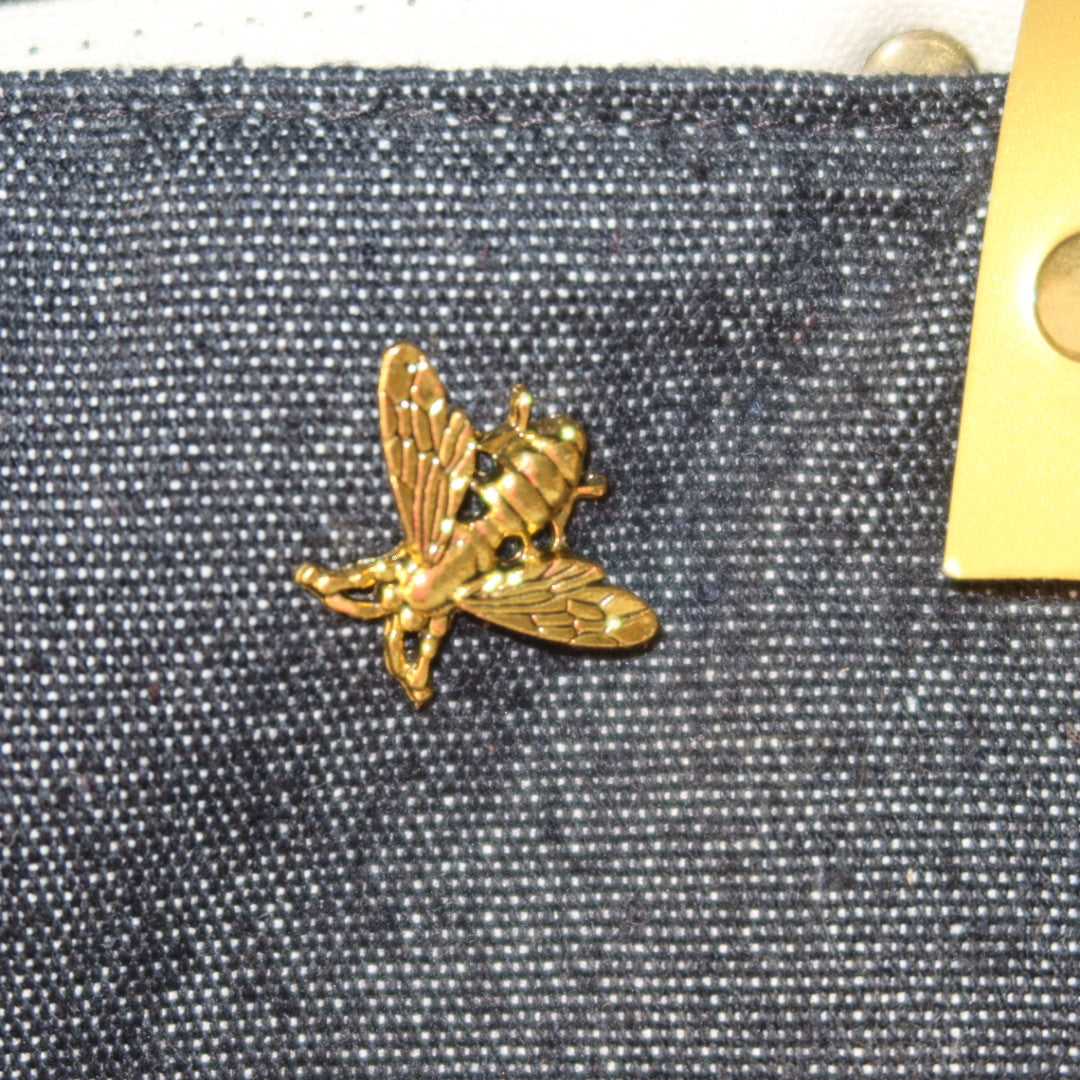 Bolsa Wallow Jeans Escuro com Alça de Couro Dourado