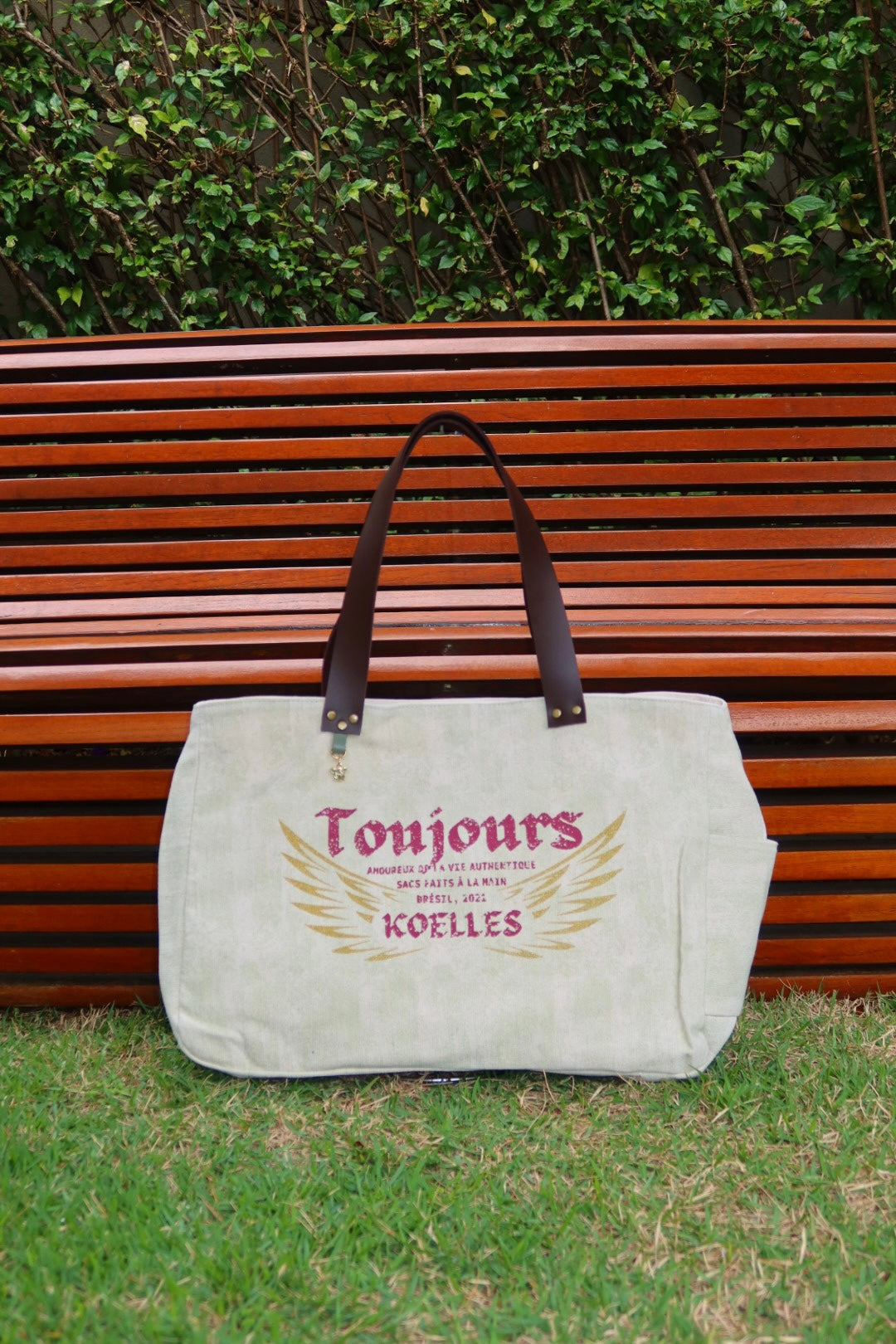 Bolsa Wallow Verde com Alça de Couro Marrom Escuro