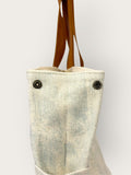 Bolsa Wallow Aqua com Alça de Couro Caramelo
